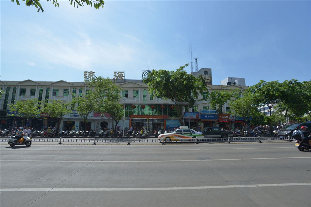 周边配套：琼海汽车总站