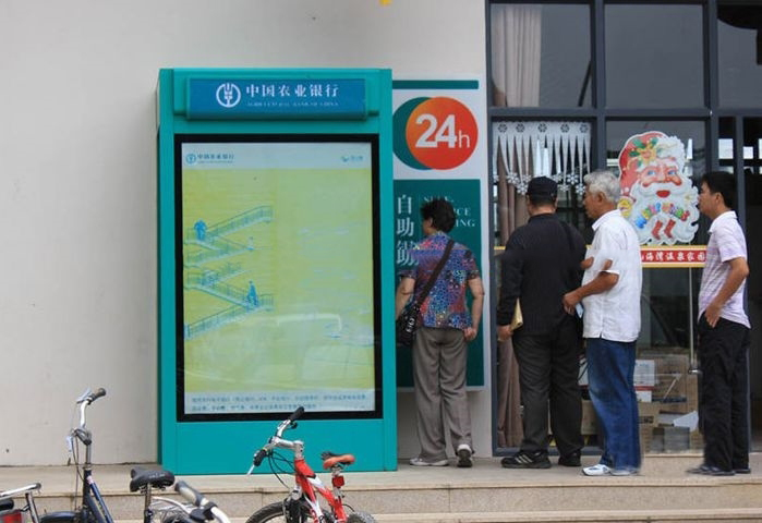 周边配套:公交站