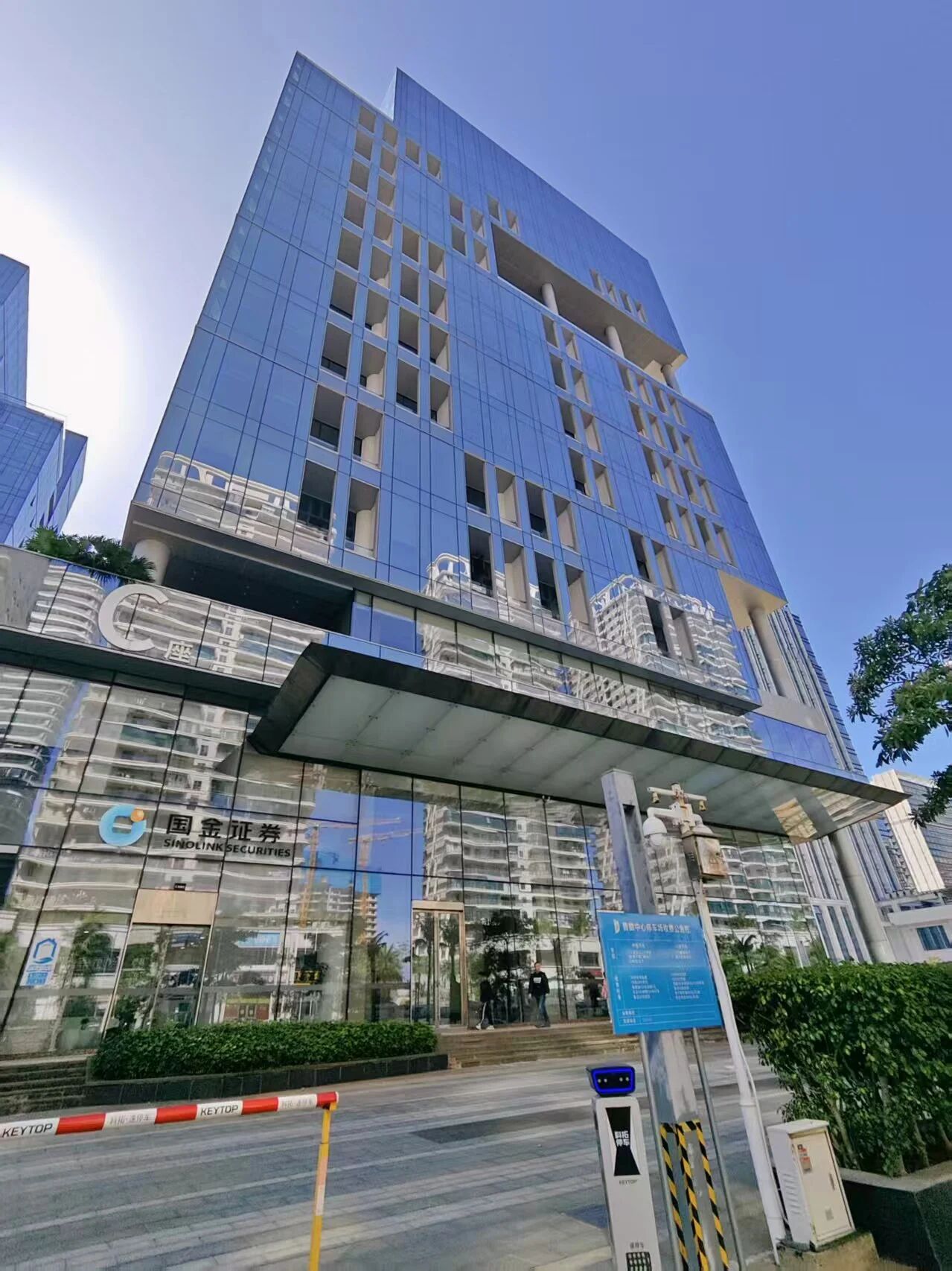 鲁能中心|西海岸SOHO办公楼整栋售,整栋售价约2.3亿