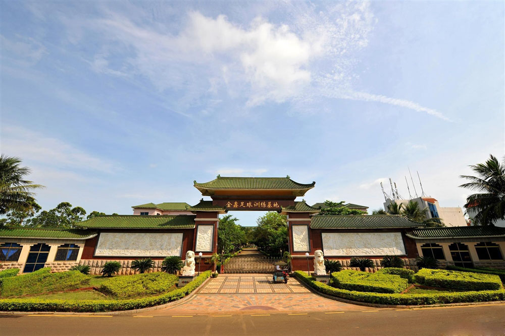 小区周边配套：金鑫足球训练基地