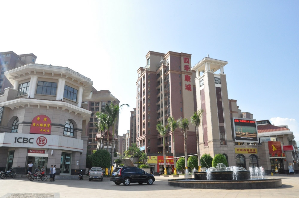 小区周边配套:老城 市中心商业