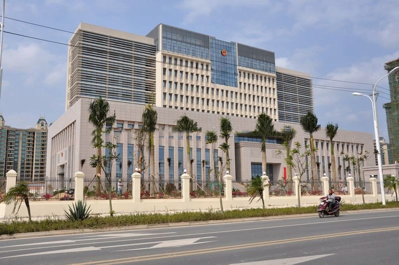 小区周边配套：市政府